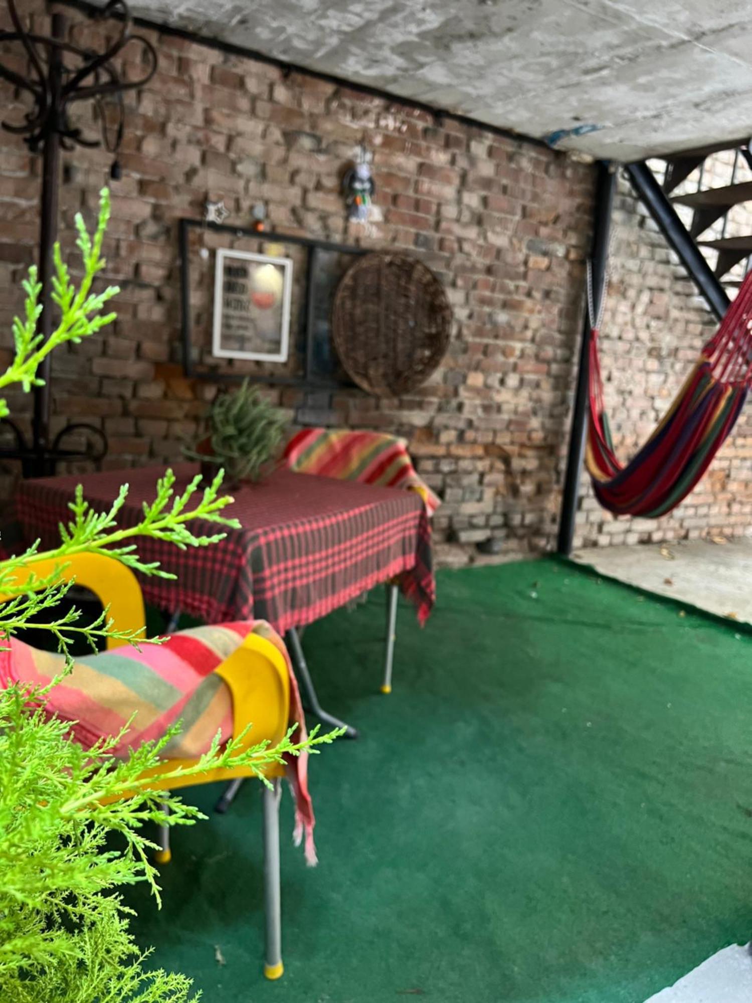 Hostel Nomad Tbiliszi Kültér fotó